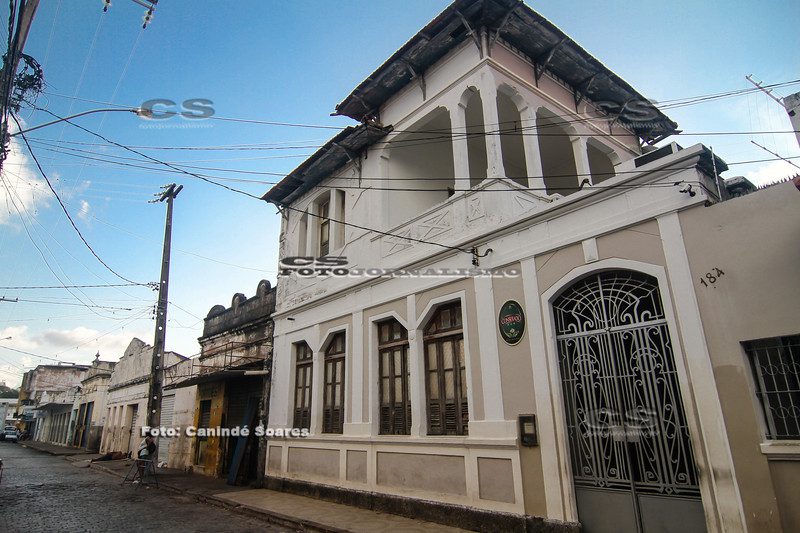 Casarão histórico do bairro da Ribeira em Natal RN, antigo consulado italiano com arquitetura do início do século XX, atual Consulado Bar