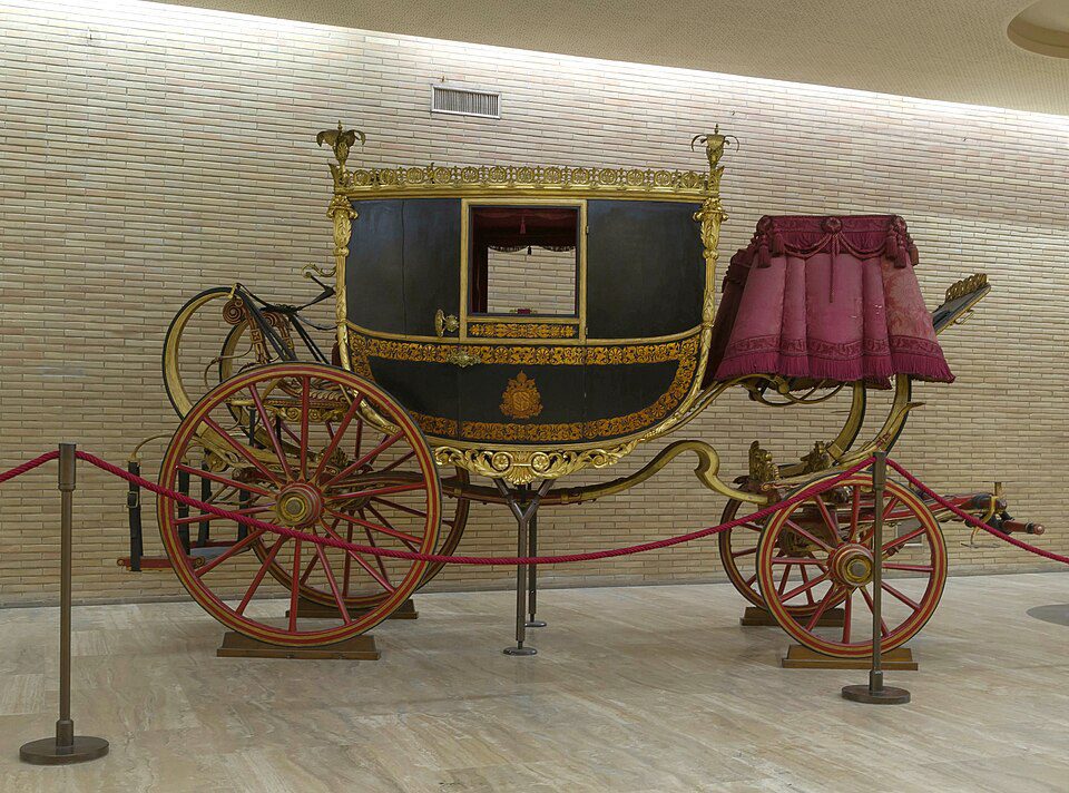 Berlina Papale de Pio IX, famosa carruagem de gala histórica exposta no Museu Histórico Pontifício do Vaticano