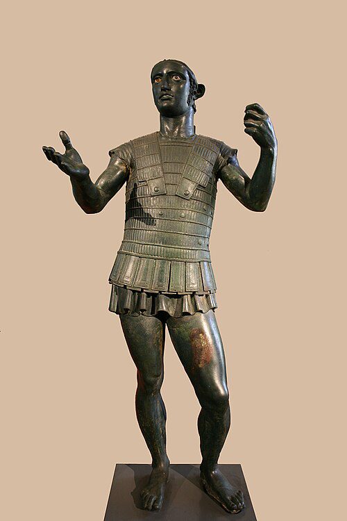 Marte de Todi - famosa estátua etrusca de bronze do século V a.C. exposta no Museu Gregoriano Etrusco dos Museus do Vaticano